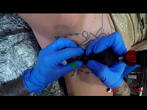 ❤️ Extremt tatuerade snyggingen Sully Savage fick en tatuering på sin klitoris ❌ Porno fb at porn sv.credit-assorti.ru ️❤
